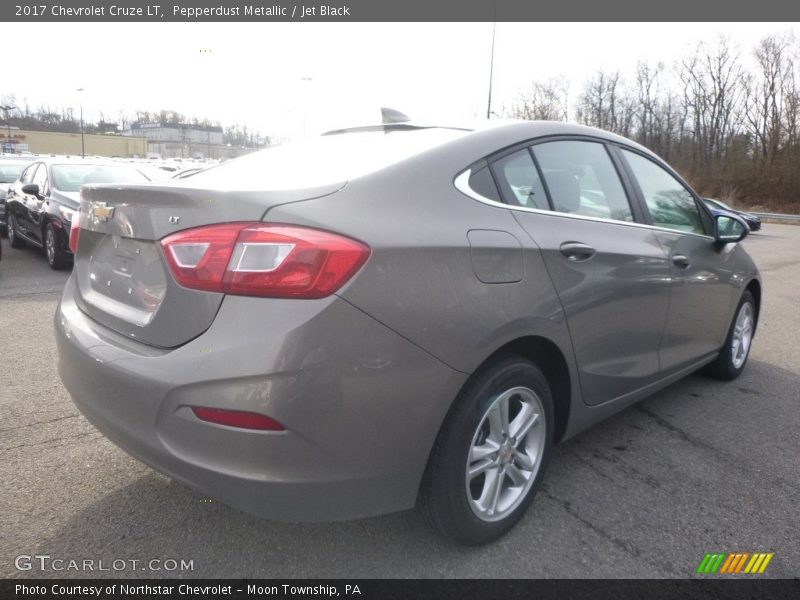 Pepperdust Metallic / Jet Black 2017 Chevrolet Cruze LT