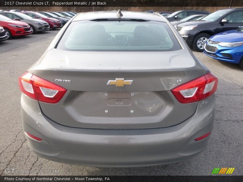 Pepperdust Metallic / Jet Black 2017 Chevrolet Cruze LT
