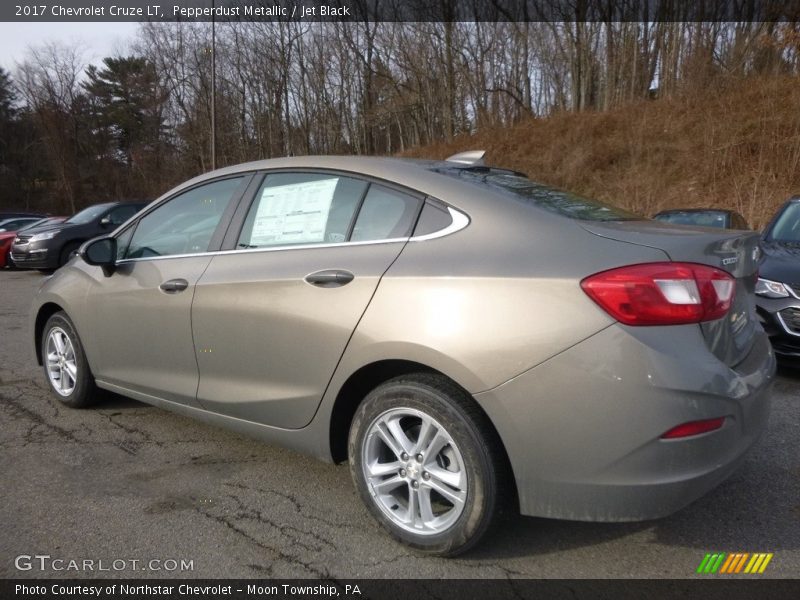 Pepperdust Metallic / Jet Black 2017 Chevrolet Cruze LT