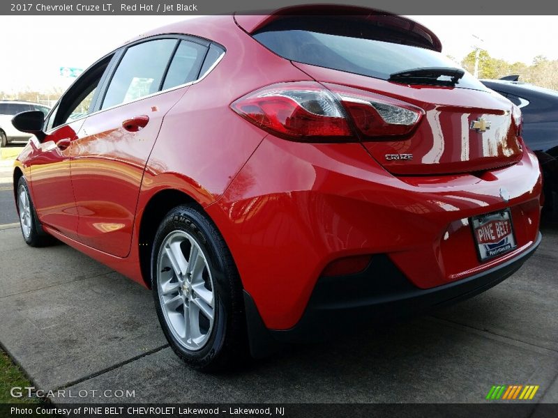 Red Hot / Jet Black 2017 Chevrolet Cruze LT