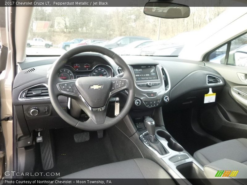 Pepperdust Metallic / Jet Black 2017 Chevrolet Cruze LT