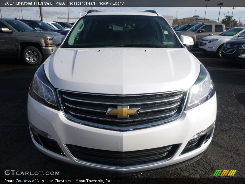 Iridescent Pearl Tricoat / Ebony 2017 Chevrolet Traverse LT AWD