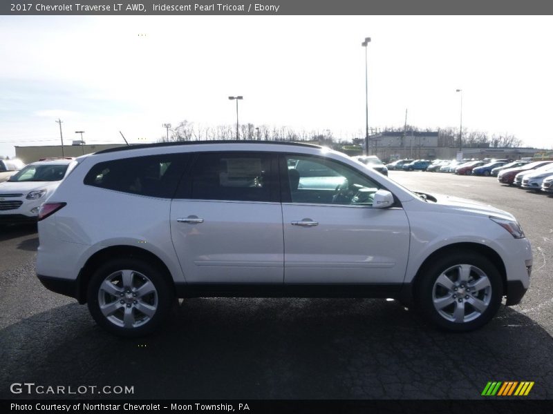 Iridescent Pearl Tricoat / Ebony 2017 Chevrolet Traverse LT AWD