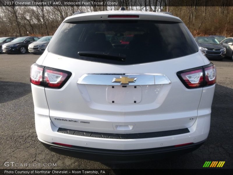 Iridescent Pearl Tricoat / Ebony 2017 Chevrolet Traverse LT AWD
