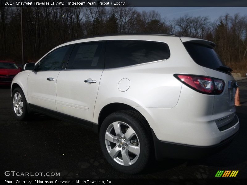 Iridescent Pearl Tricoat / Ebony 2017 Chevrolet Traverse LT AWD