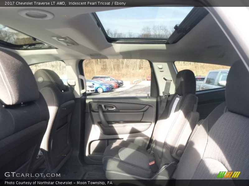 Iridescent Pearl Tricoat / Ebony 2017 Chevrolet Traverse LT AWD