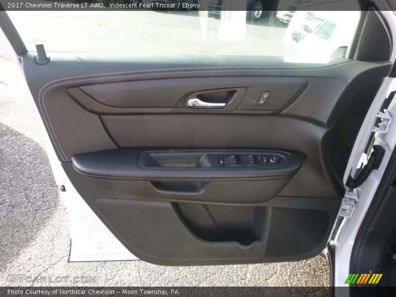 Iridescent Pearl Tricoat / Ebony 2017 Chevrolet Traverse LT AWD