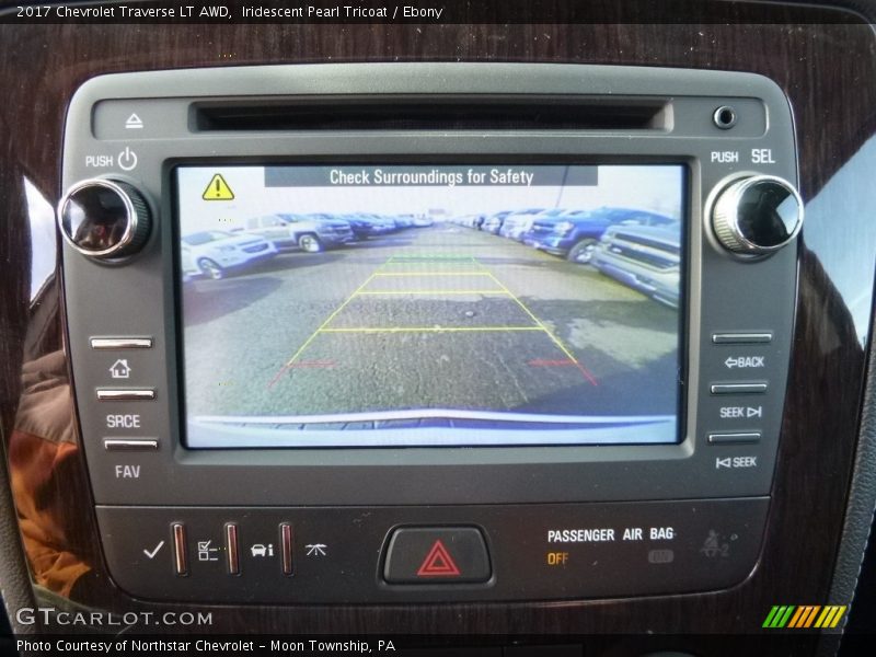 Iridescent Pearl Tricoat / Ebony 2017 Chevrolet Traverse LT AWD