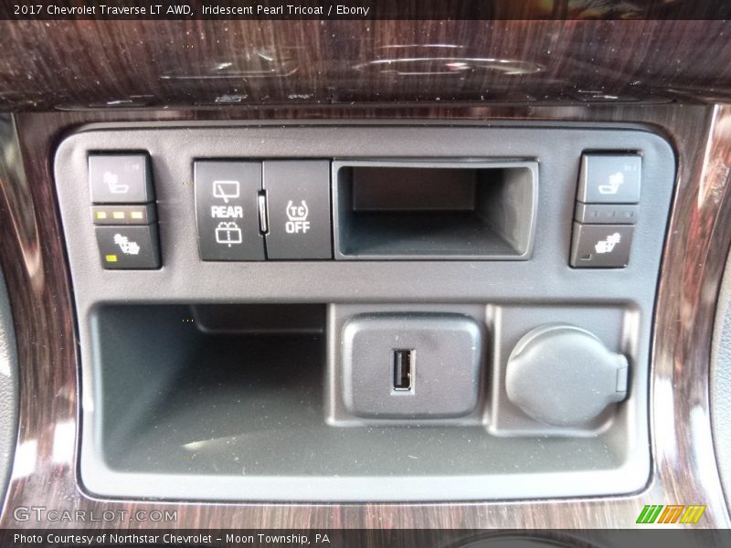 Iridescent Pearl Tricoat / Ebony 2017 Chevrolet Traverse LT AWD