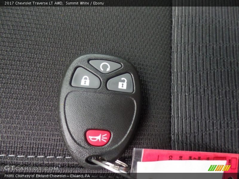 Summit White / Ebony 2017 Chevrolet Traverse LT AWD