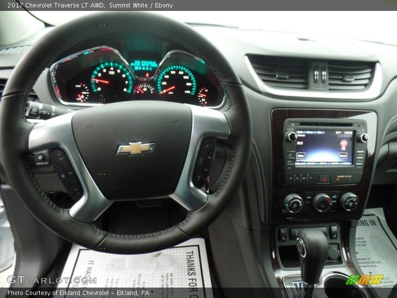 Summit White / Ebony 2017 Chevrolet Traverse LT AWD