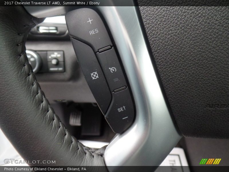 Summit White / Ebony 2017 Chevrolet Traverse LT AWD