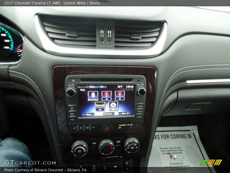Summit White / Ebony 2017 Chevrolet Traverse LT AWD