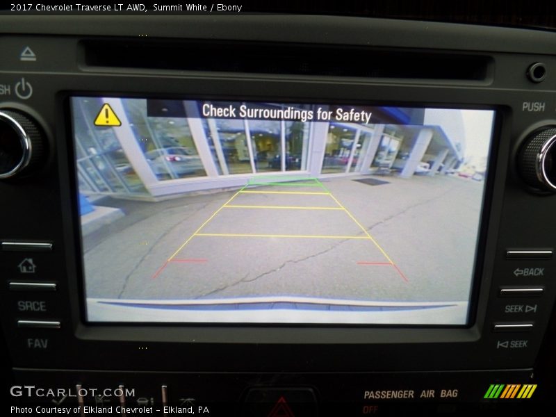 Summit White / Ebony 2017 Chevrolet Traverse LT AWD