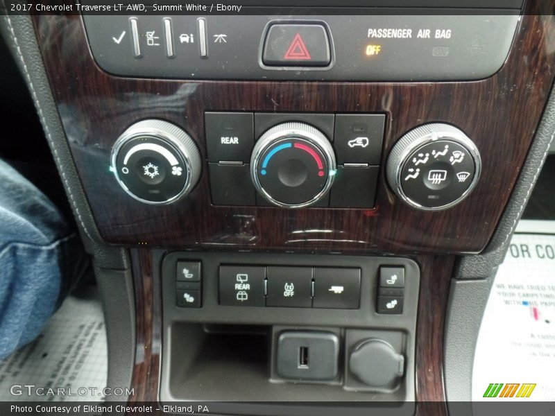 Summit White / Ebony 2017 Chevrolet Traverse LT AWD