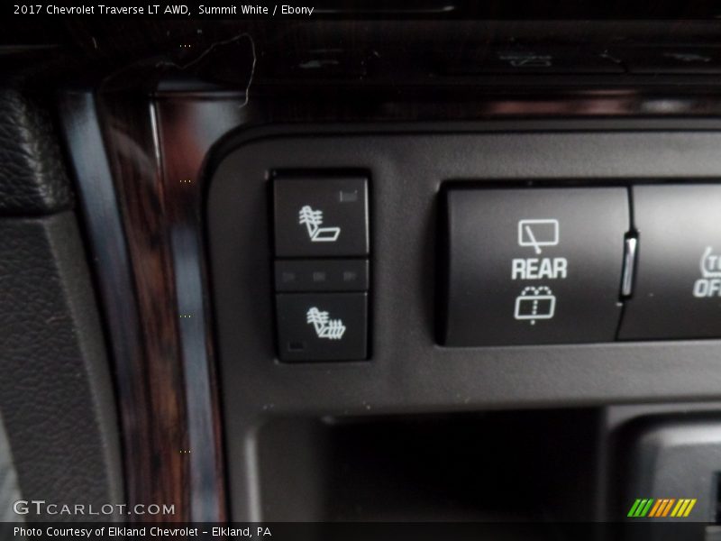 Summit White / Ebony 2017 Chevrolet Traverse LT AWD