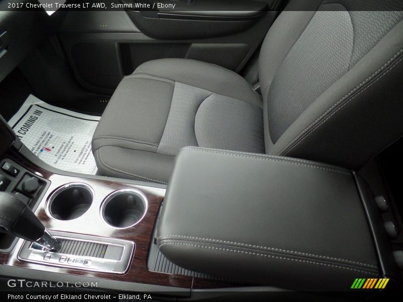 Summit White / Ebony 2017 Chevrolet Traverse LT AWD