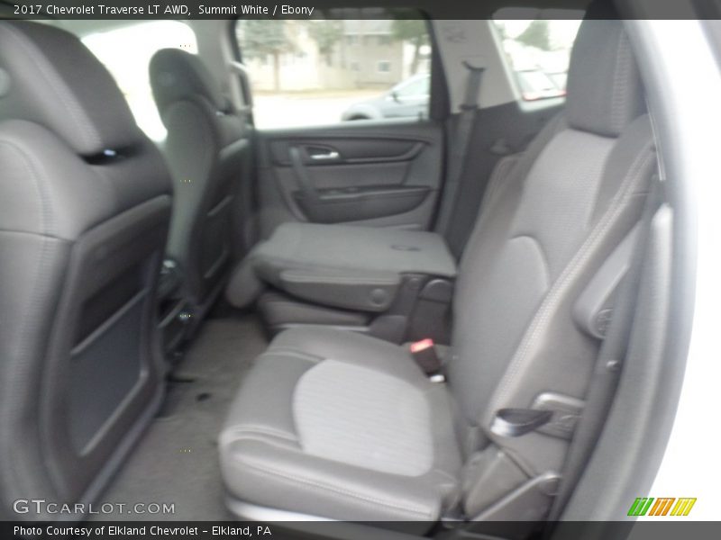 Summit White / Ebony 2017 Chevrolet Traverse LT AWD