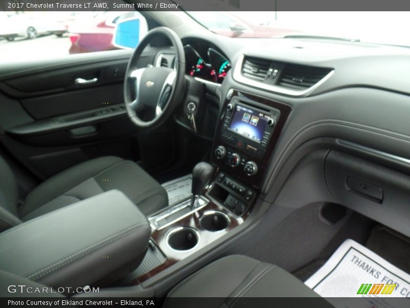 Summit White / Ebony 2017 Chevrolet Traverse LT AWD