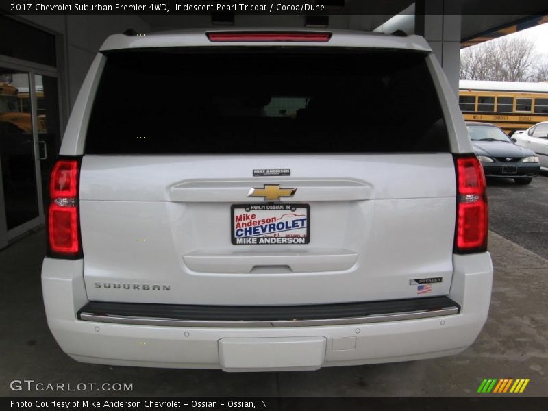 Iridescent Pearl Tricoat / Cocoa/Dune 2017 Chevrolet Suburban Premier 4WD