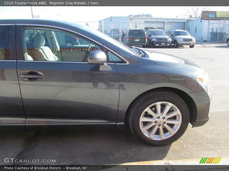 Magnetic Gray Metallic / Ivory 2010 Toyota Venza AWD