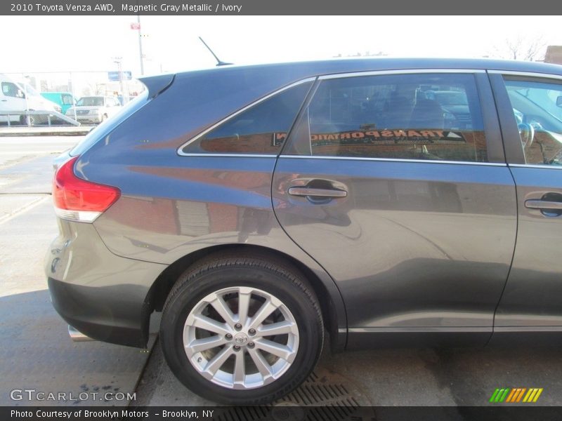 Magnetic Gray Metallic / Ivory 2010 Toyota Venza AWD