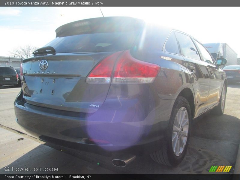 Magnetic Gray Metallic / Ivory 2010 Toyota Venza AWD