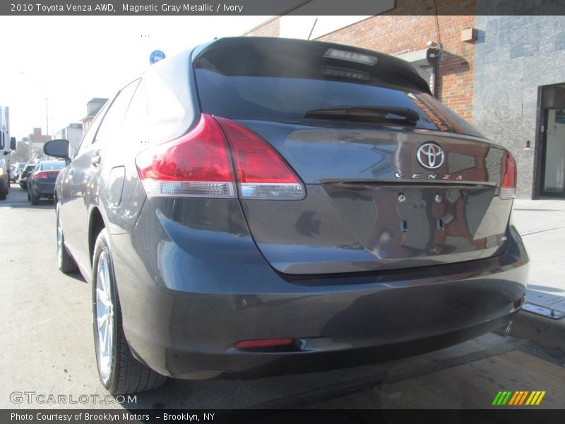 Magnetic Gray Metallic / Ivory 2010 Toyota Venza AWD