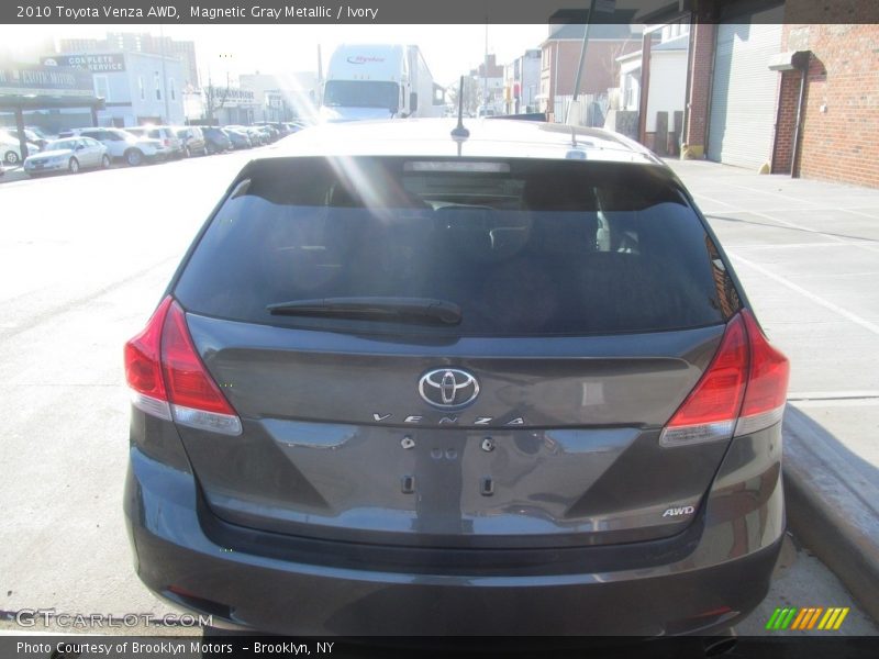 Magnetic Gray Metallic / Ivory 2010 Toyota Venza AWD
