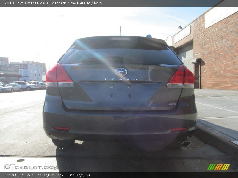 Magnetic Gray Metallic / Ivory 2010 Toyota Venza AWD