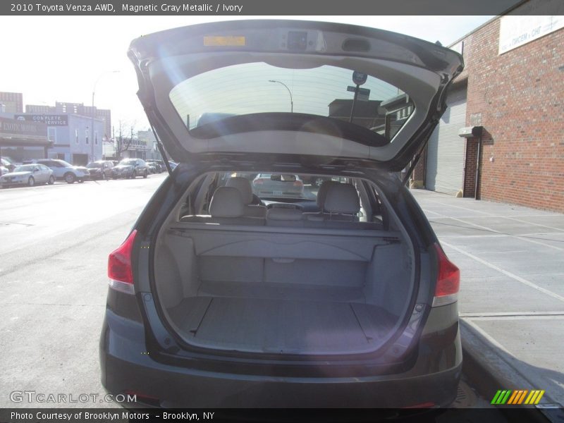 Magnetic Gray Metallic / Ivory 2010 Toyota Venza AWD