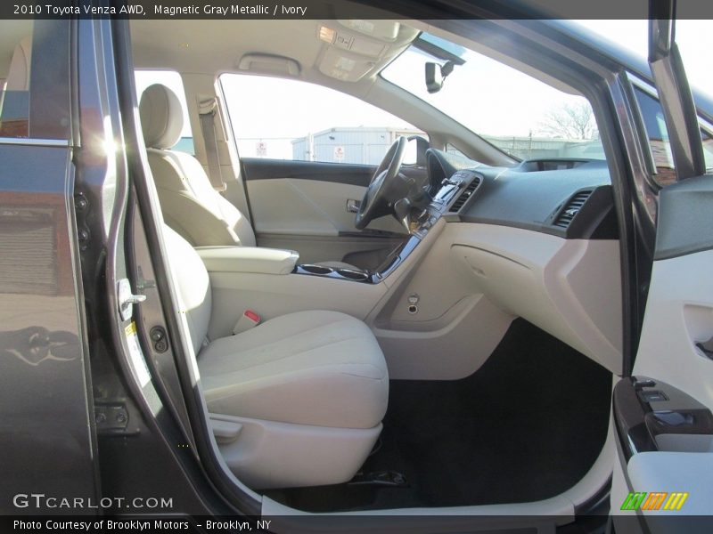 Magnetic Gray Metallic / Ivory 2010 Toyota Venza AWD