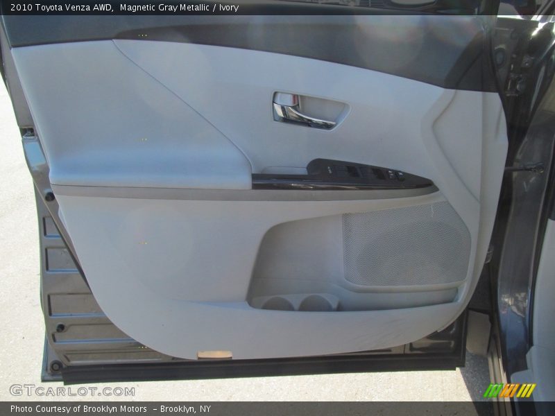 Magnetic Gray Metallic / Ivory 2010 Toyota Venza AWD