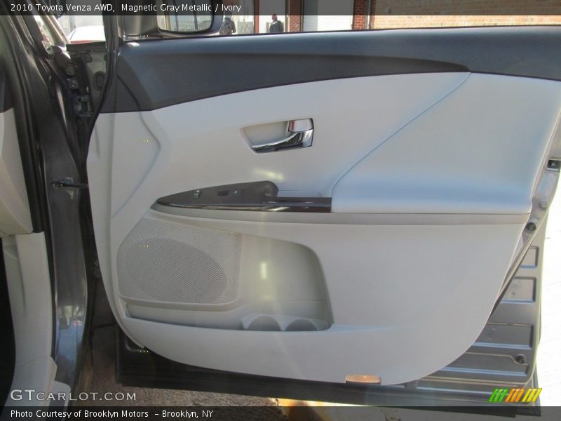 Magnetic Gray Metallic / Ivory 2010 Toyota Venza AWD