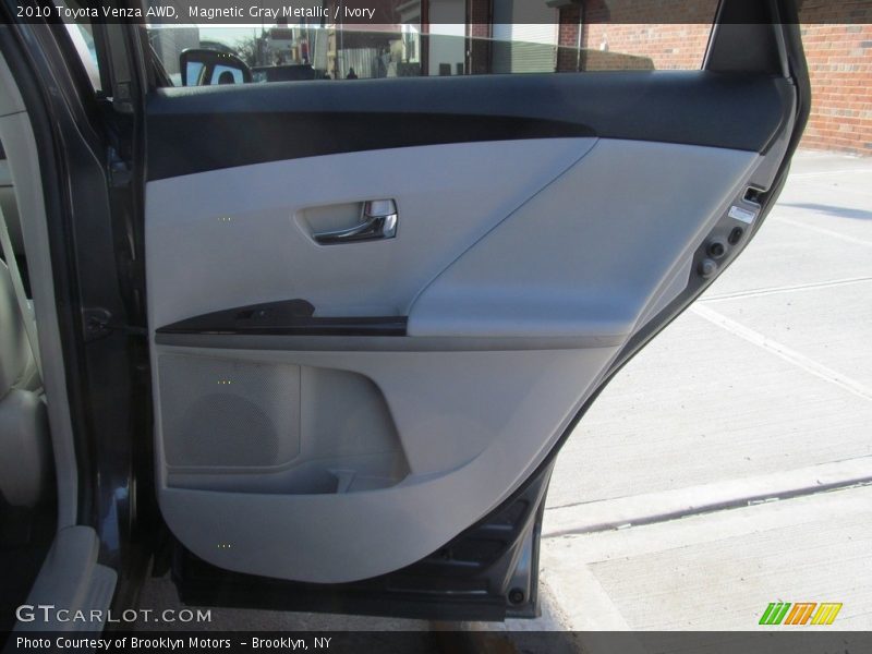 Magnetic Gray Metallic / Ivory 2010 Toyota Venza AWD