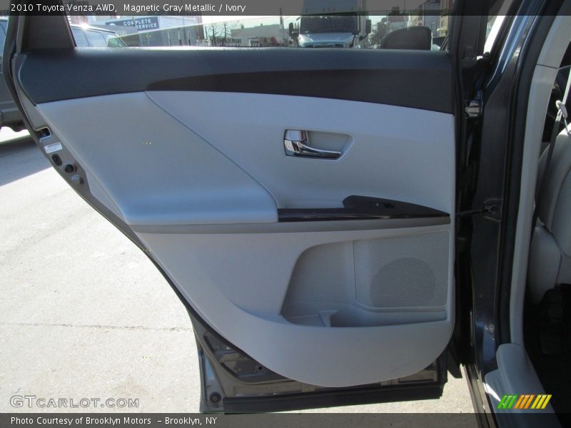 Magnetic Gray Metallic / Ivory 2010 Toyota Venza AWD