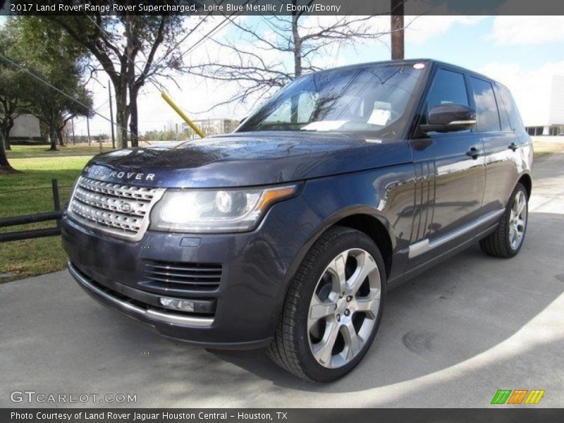 Front 3/4 View of 2017 Range Rover Supercharged