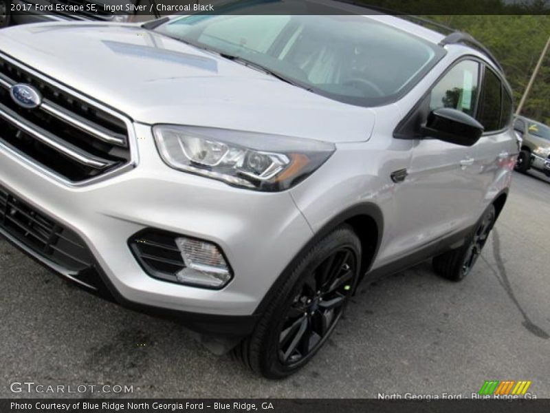 Ingot Silver / Charcoal Black 2017 Ford Escape SE