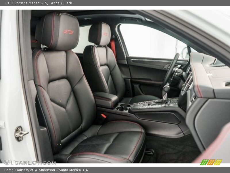 Front Seat of 2017 Macan GTS