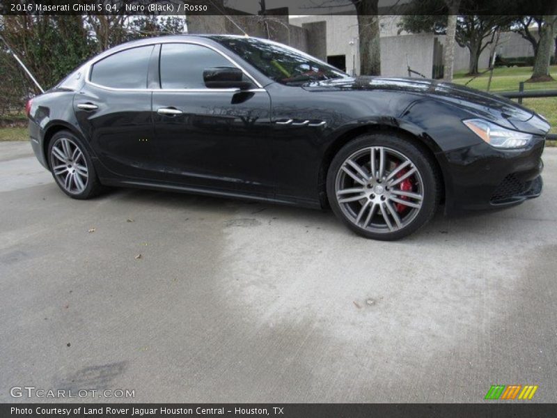 Nero (Black) / Rosso 2016 Maserati Ghibli S Q4