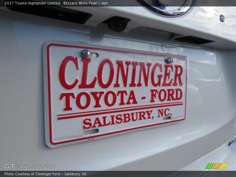 Blizzard White Pearl / Ash 2017 Toyota Highlander Limited