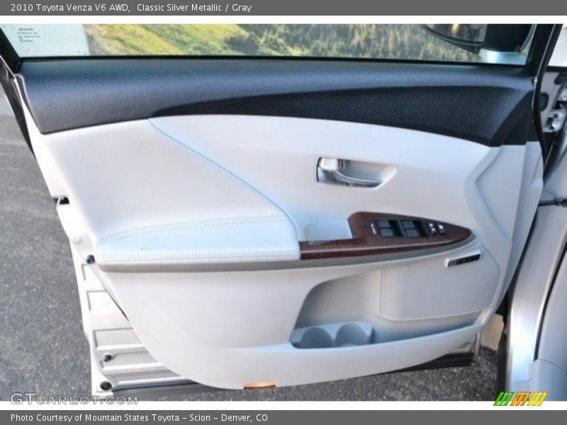 Classic Silver Metallic / Gray 2010 Toyota Venza V6 AWD