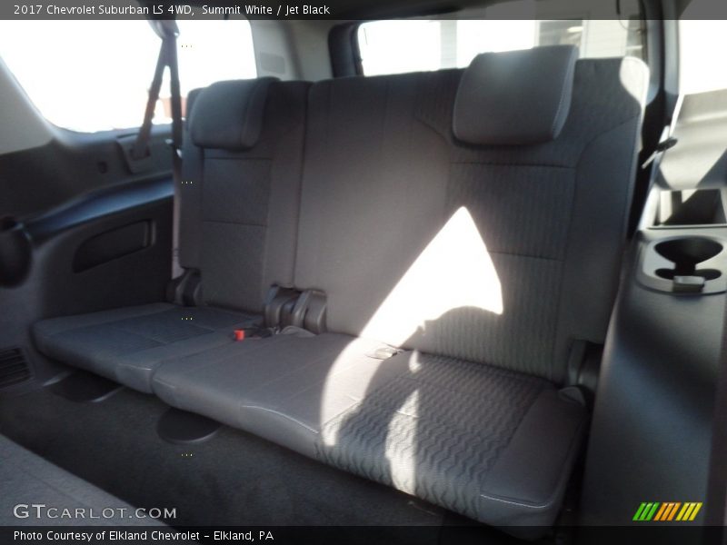 Summit White / Jet Black 2017 Chevrolet Suburban LS 4WD