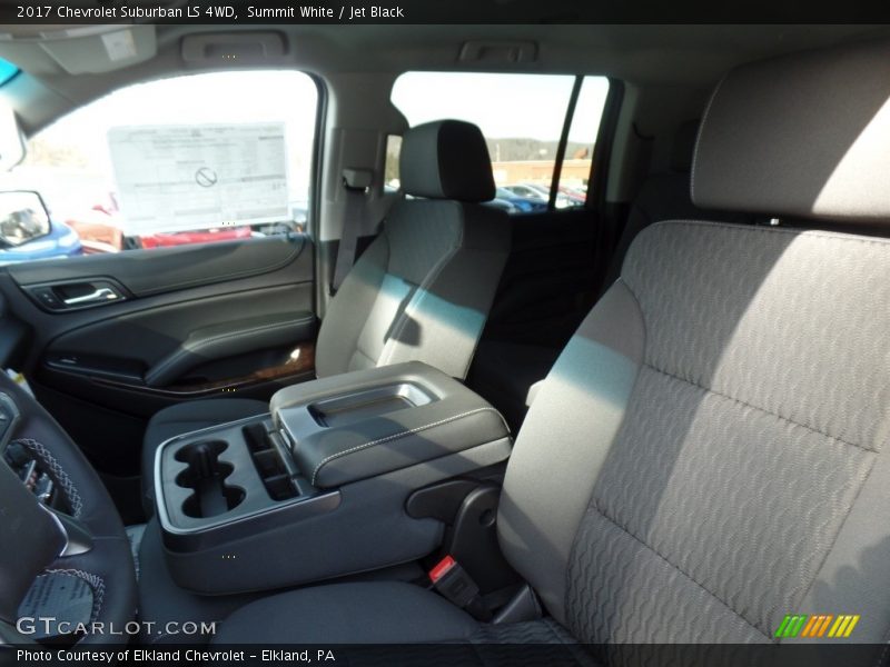 Summit White / Jet Black 2017 Chevrolet Suburban LS 4WD