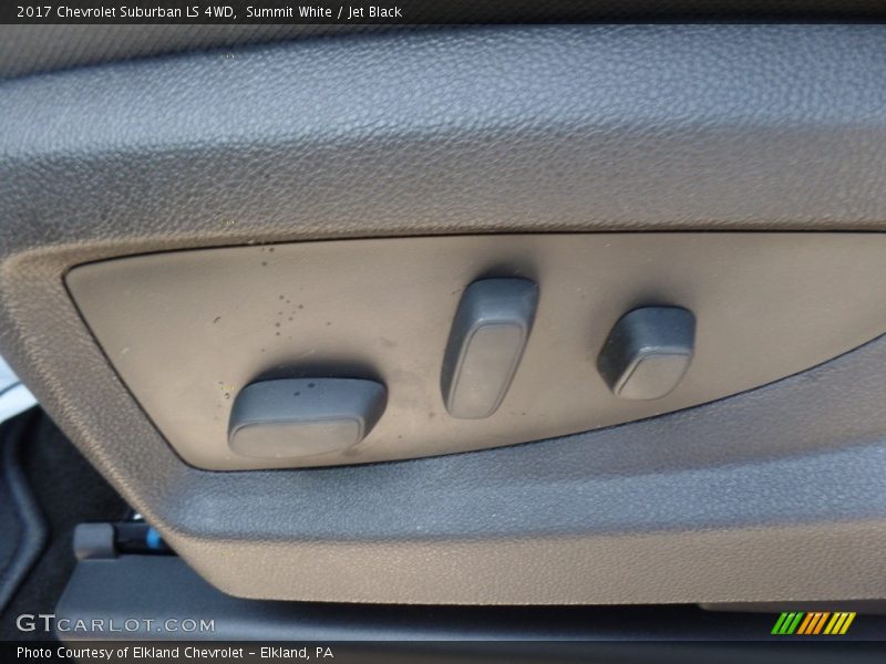 Summit White / Jet Black 2017 Chevrolet Suburban LS 4WD