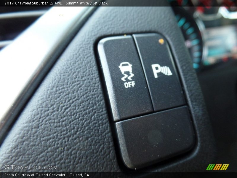 Summit White / Jet Black 2017 Chevrolet Suburban LS 4WD