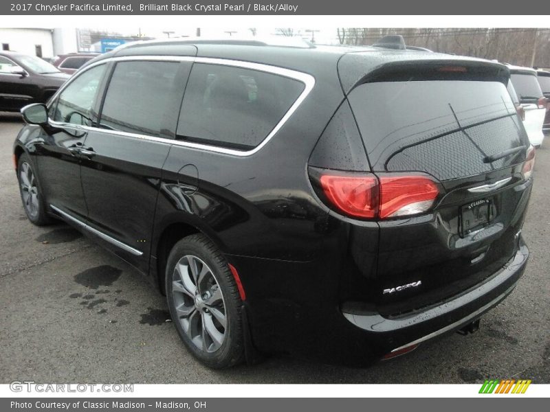 Brilliant Black Crystal Pearl / Black/Alloy 2017 Chrysler Pacifica Limited