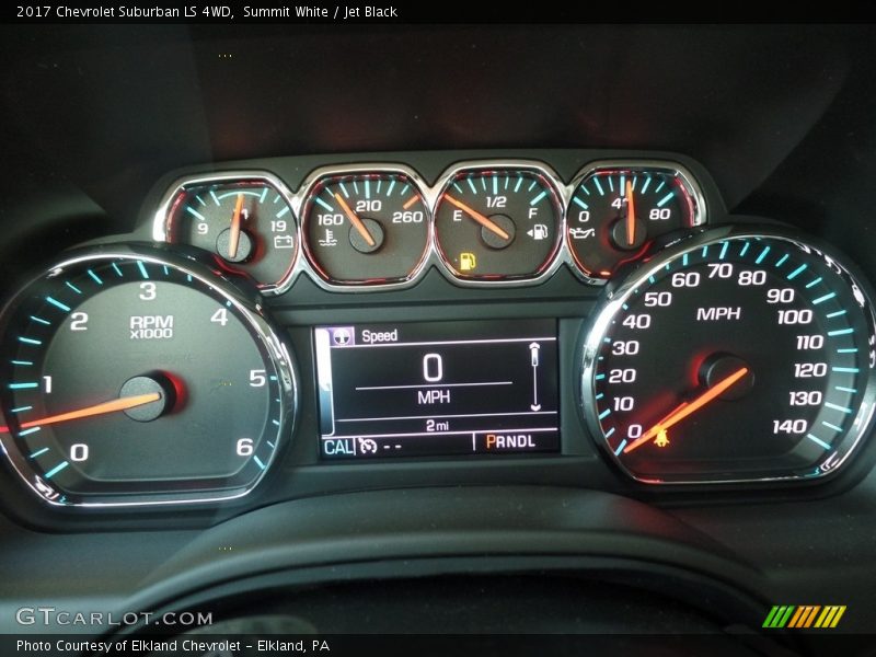 Summit White / Jet Black 2017 Chevrolet Suburban LS 4WD