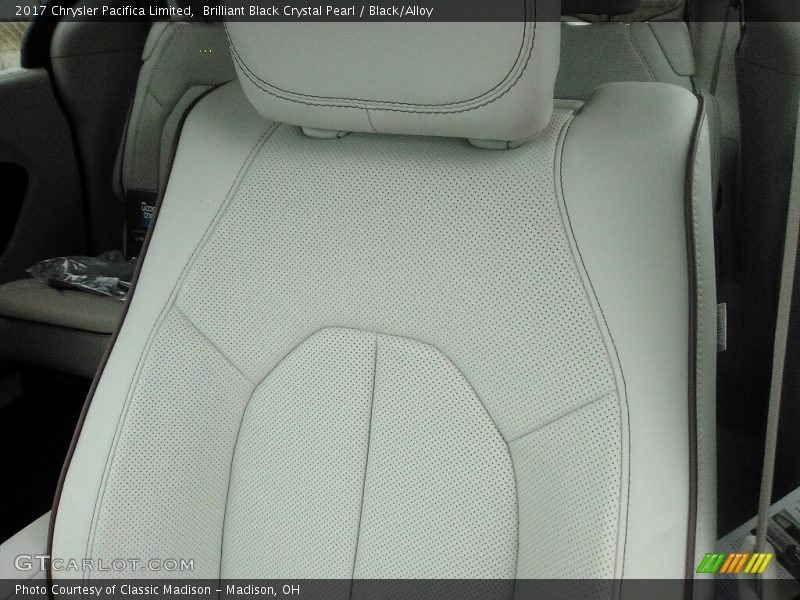 Brilliant Black Crystal Pearl / Black/Alloy 2017 Chrysler Pacifica Limited