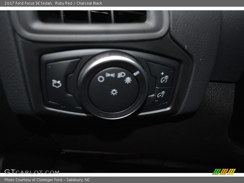 Ruby Red / Charcoal Black 2017 Ford Focus SE Sedan